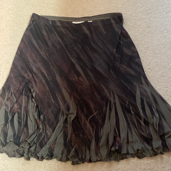 Flattering skirt. - Picture 3 of 6